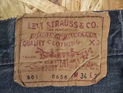 1980s-90s Levi's 501 Made in USA W32 Paper label