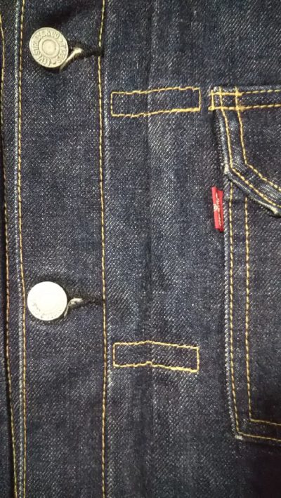 Front pleats and button - 90s Levi’s 71507XX Type 2 denim jacket size38