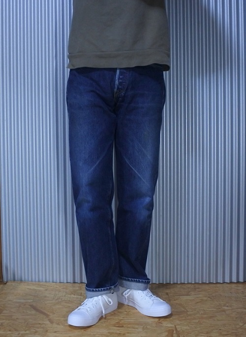 【Tailor Toyo】SUGAR CANE Sugar cane denim Wearing image "with sneakers"