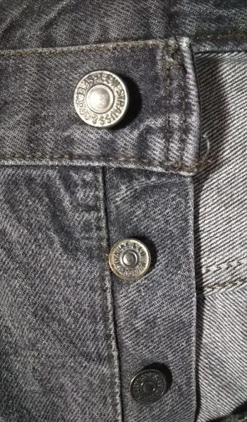 1980s-90s Levi's 501 Made in USA W32 Button fly