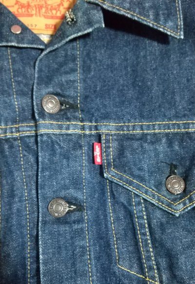 Chest pocket-LVC 90s Levi's 71557 Denim Jacket 60s reprint.