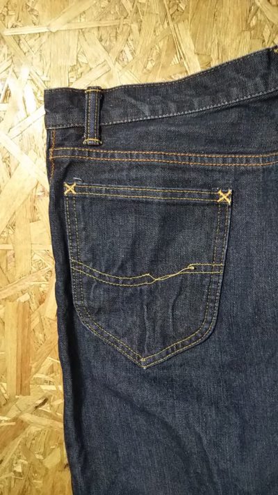 Unraveled into S-shaped stitching on the left back pocket-Lee Riders 101Z.1952 Reprint. 90s Japan made W30-31 L33